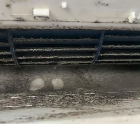 周口空调吹的风有股烧焦味是怎么回事